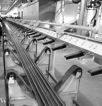 ldin-iz-etapov-proizvodstva-tseltyanutykh-garyachekatanykh-nerzhaveyushchikh-trub